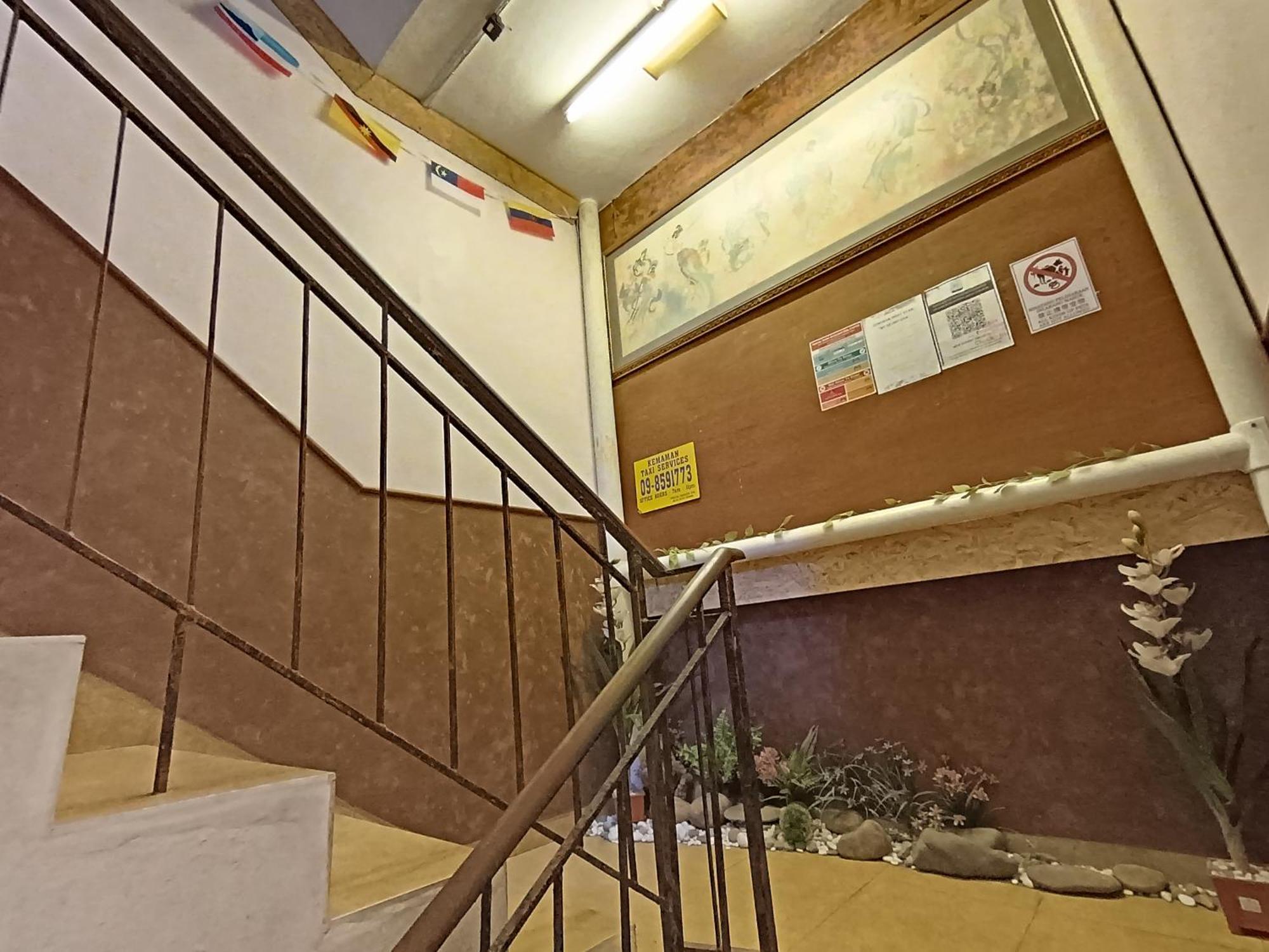 New Budget Inn Hotel Chukai Kültér fotó