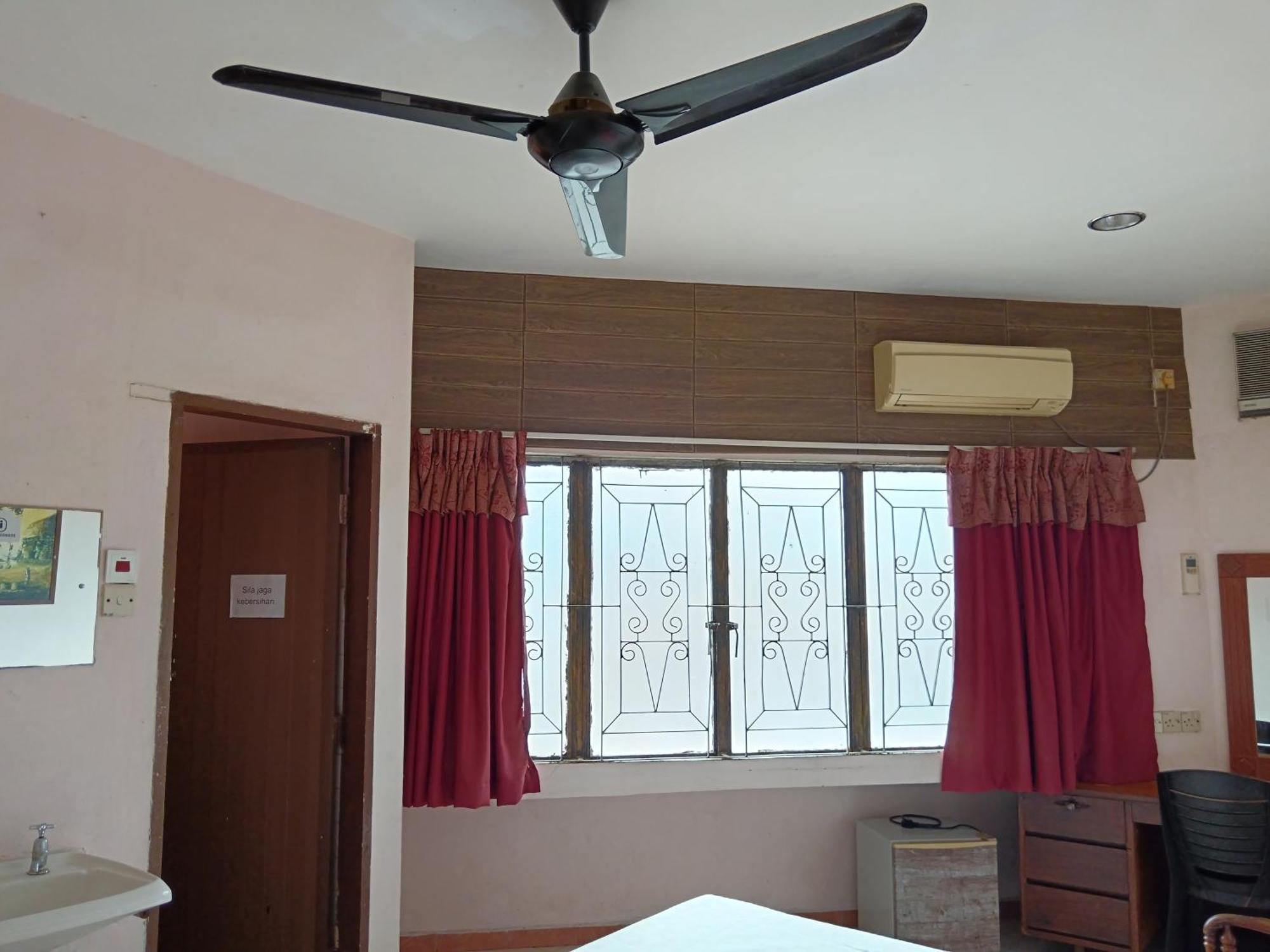 New Budget Inn Hotel Chukai Kültér fotó